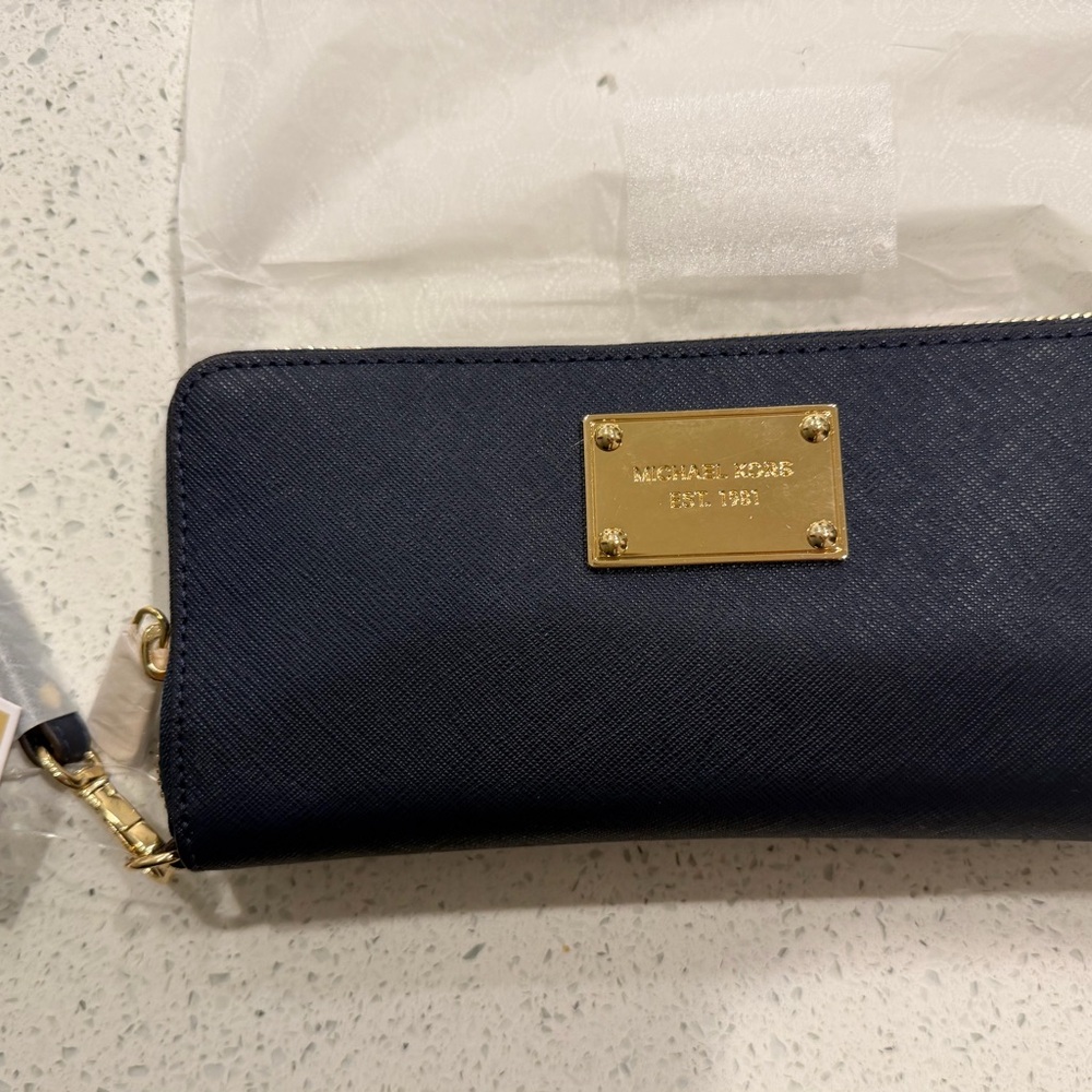 NEW Michael Kors Jet Set Tech CONTINENTAL Zip Around Wallet